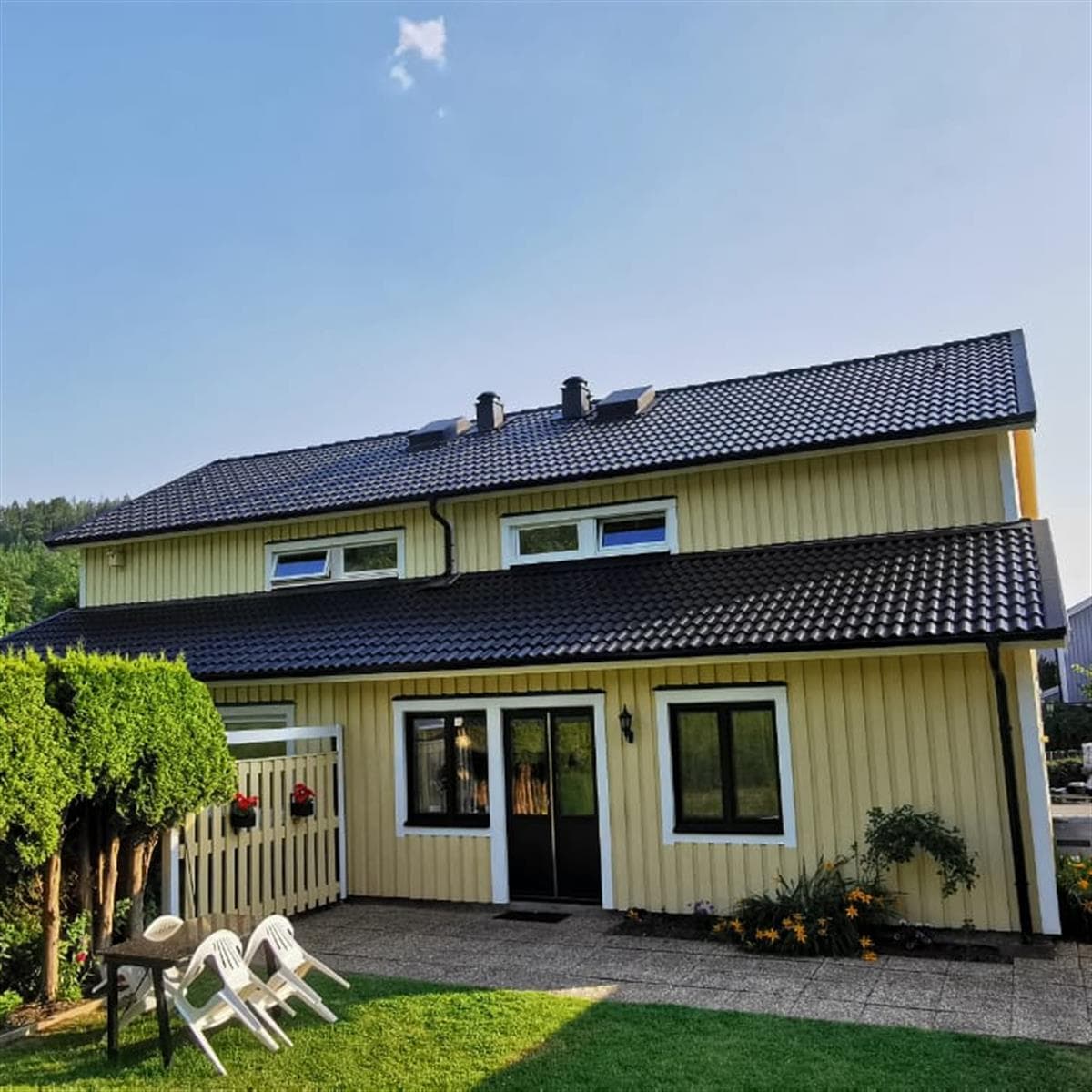 Takomläggning parhus i Surte
