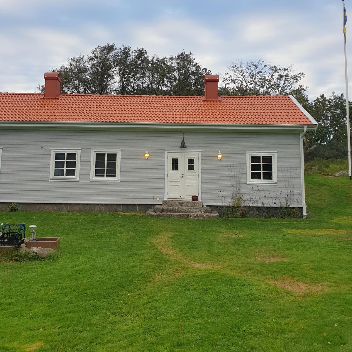 Takomläggning på villa och ladugård i Onsala
