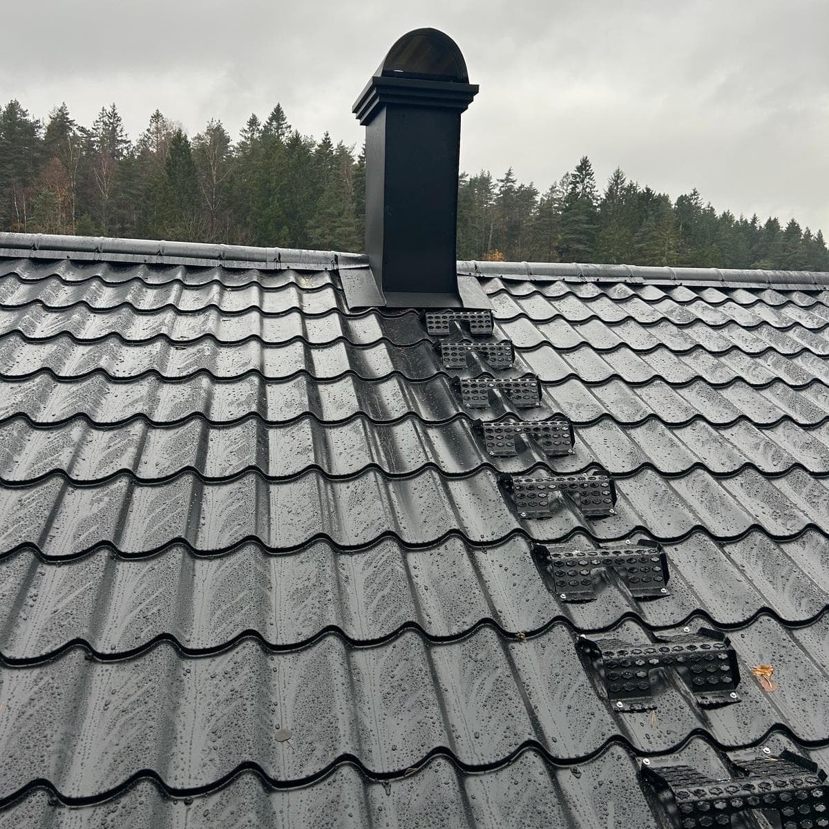Takomläggning på stuga i Gråbo