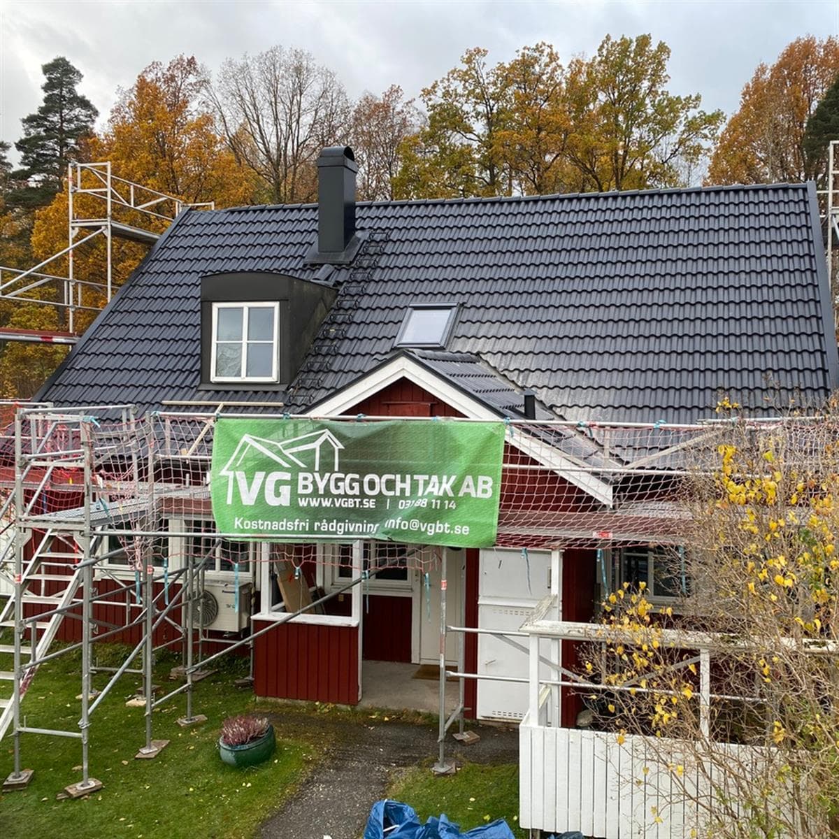 Takomläggning på villa i Floda