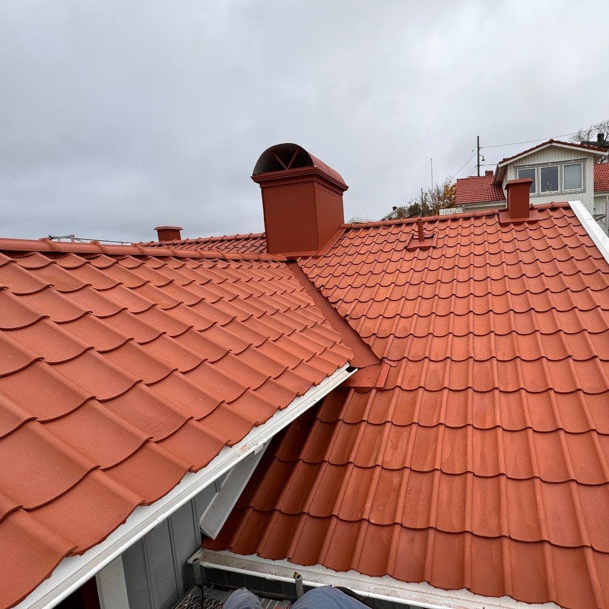 Takomläggning på villa vid Slottsberget